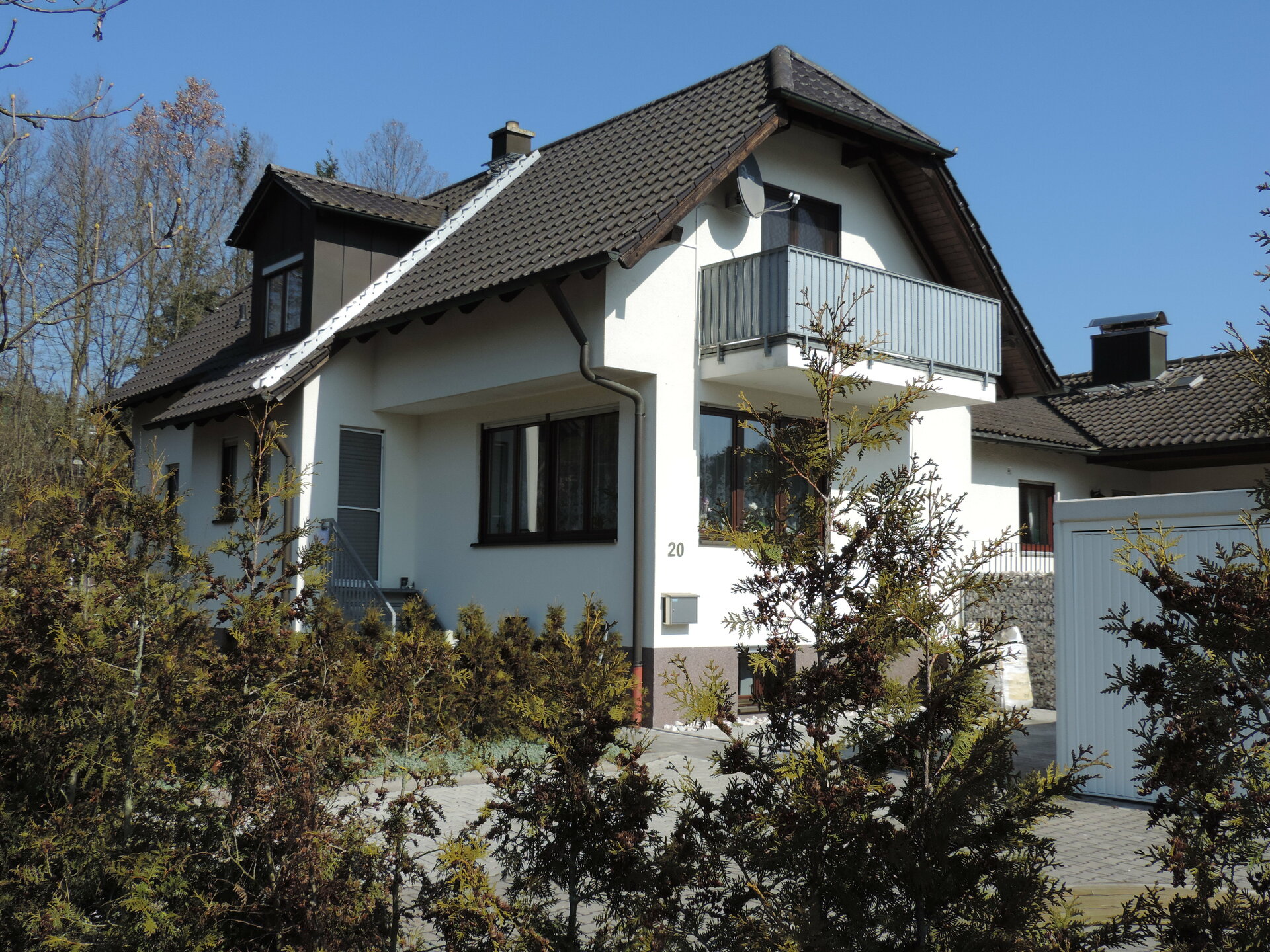 Einfamilienhaus m. ELW – Emskirchen